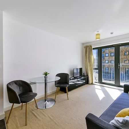 Luxe 1 Bed Flat 5 Mins To Stratford - Free Parking Apartment Лондон Екстериор снимка